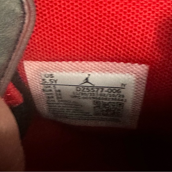 Jordan Grade School Raptors- MVP DZ5577 006 NIB Size 5.5 Big Kid - Picture 5 of 7